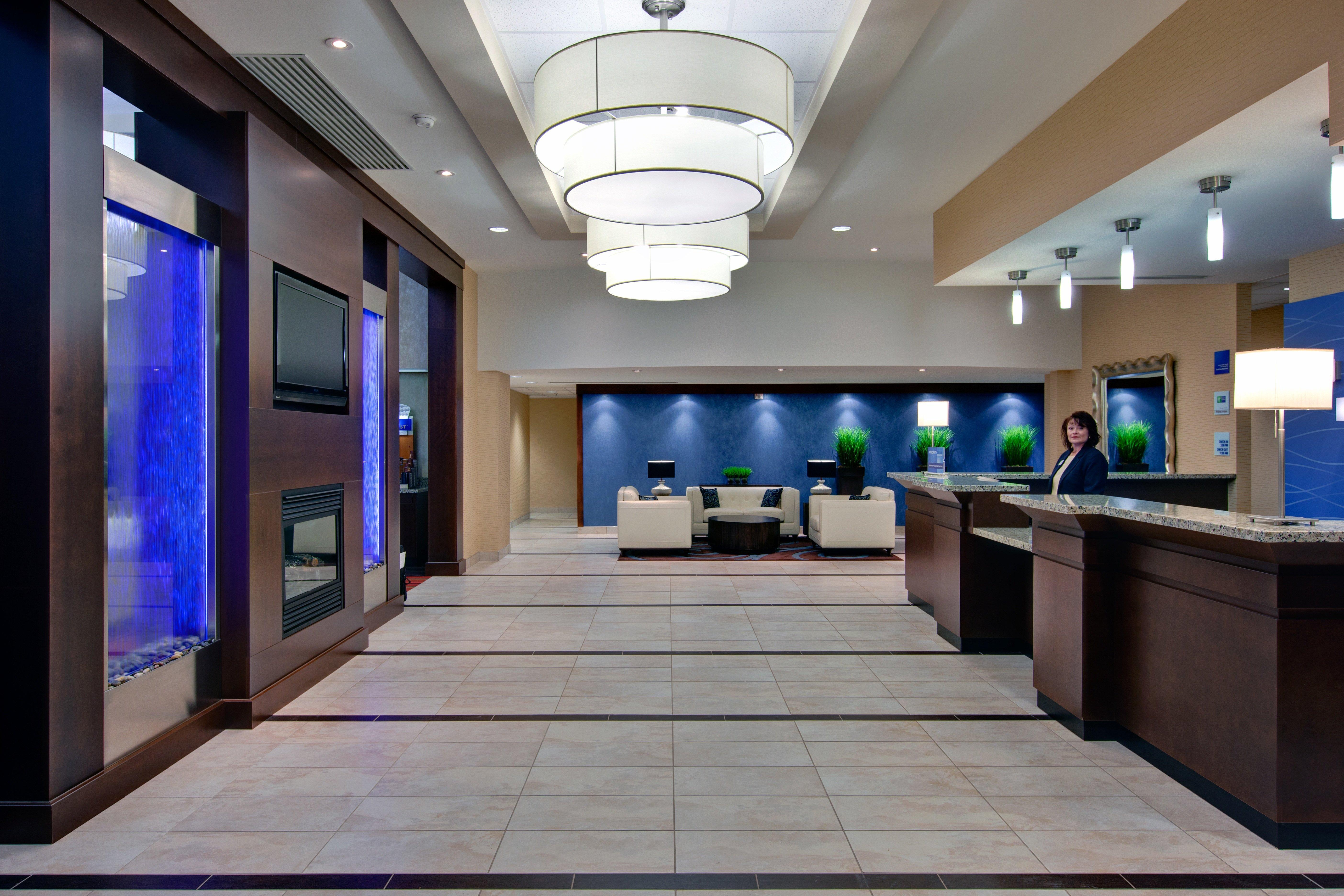 Holiday Inn Express Hotel & Suites Chatham South By Ihg Exterior photo