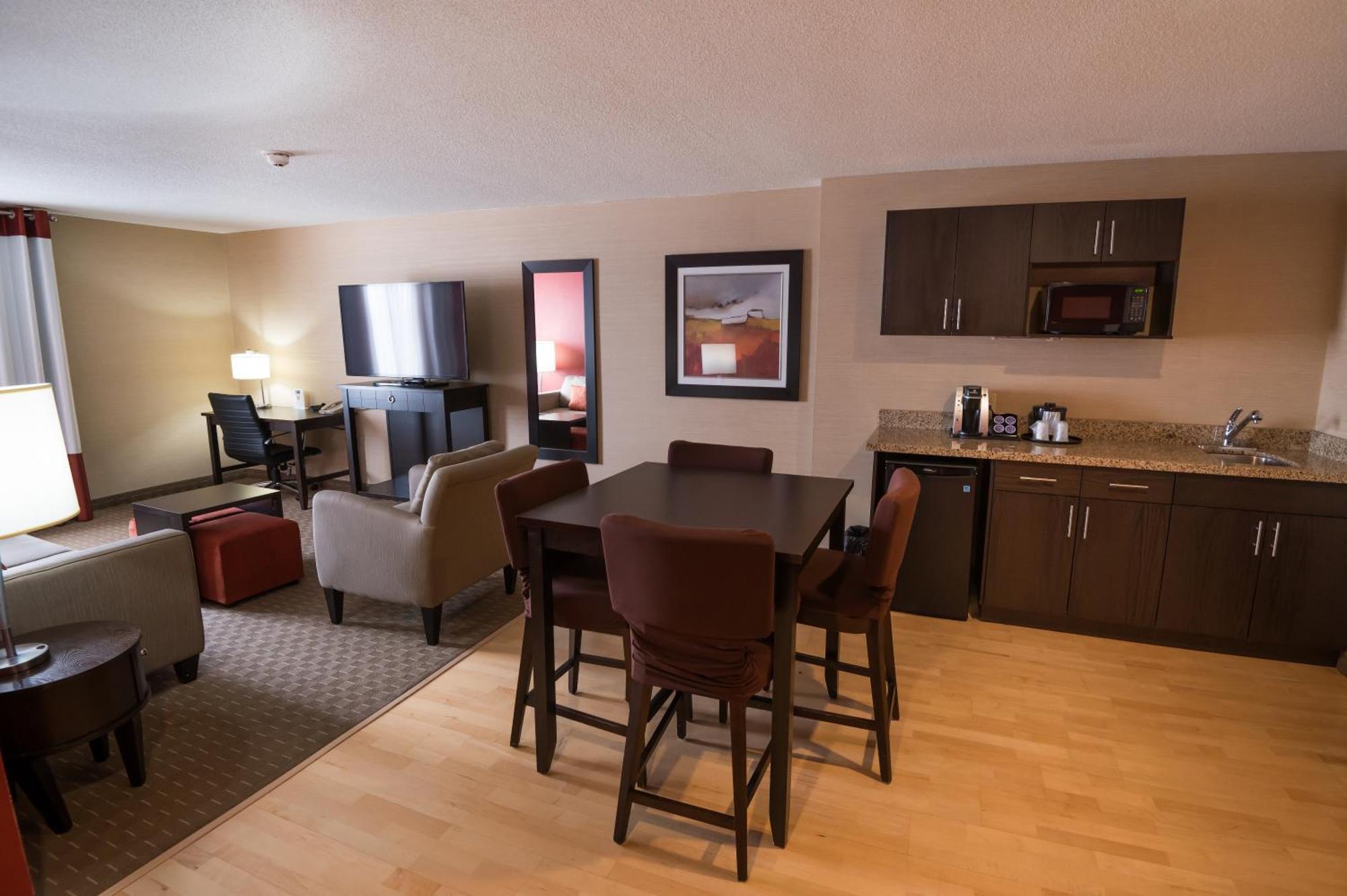 Holiday Inn Express Hotel & Suites Chatham South By Ihg Exterior photo