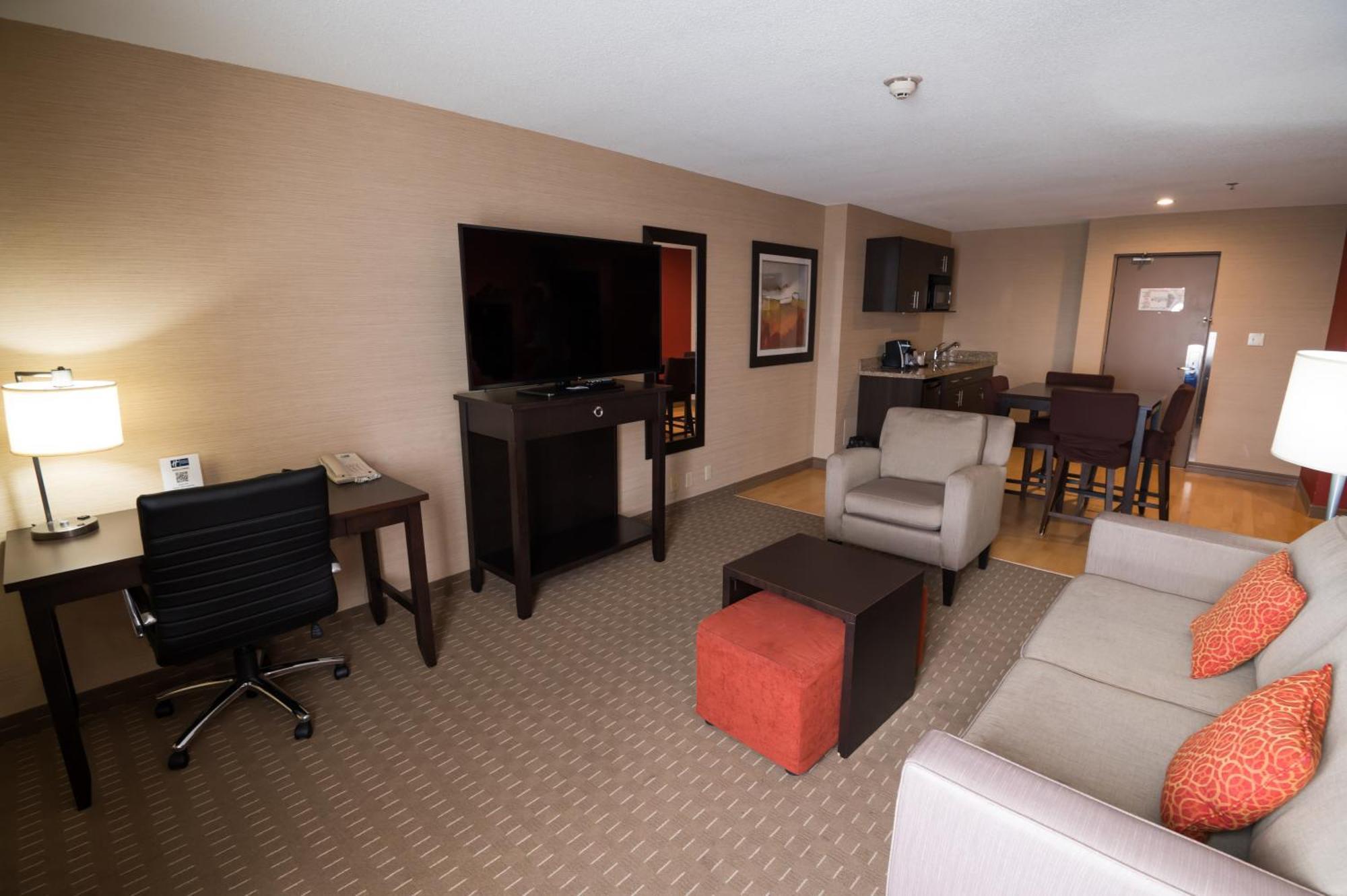 Holiday Inn Express Hotel & Suites Chatham South By Ihg Exterior photo