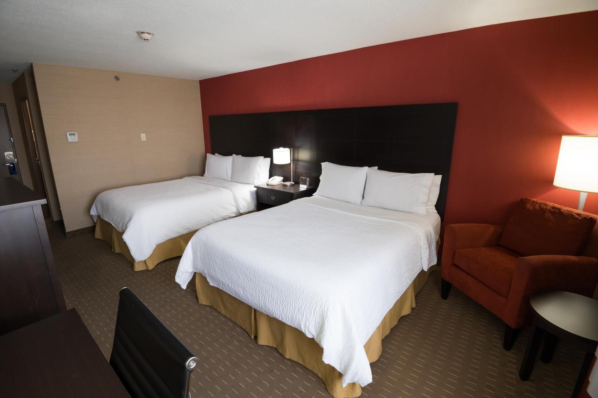 Holiday Inn Express Hotel & Suites Chatham South By Ihg Exterior photo