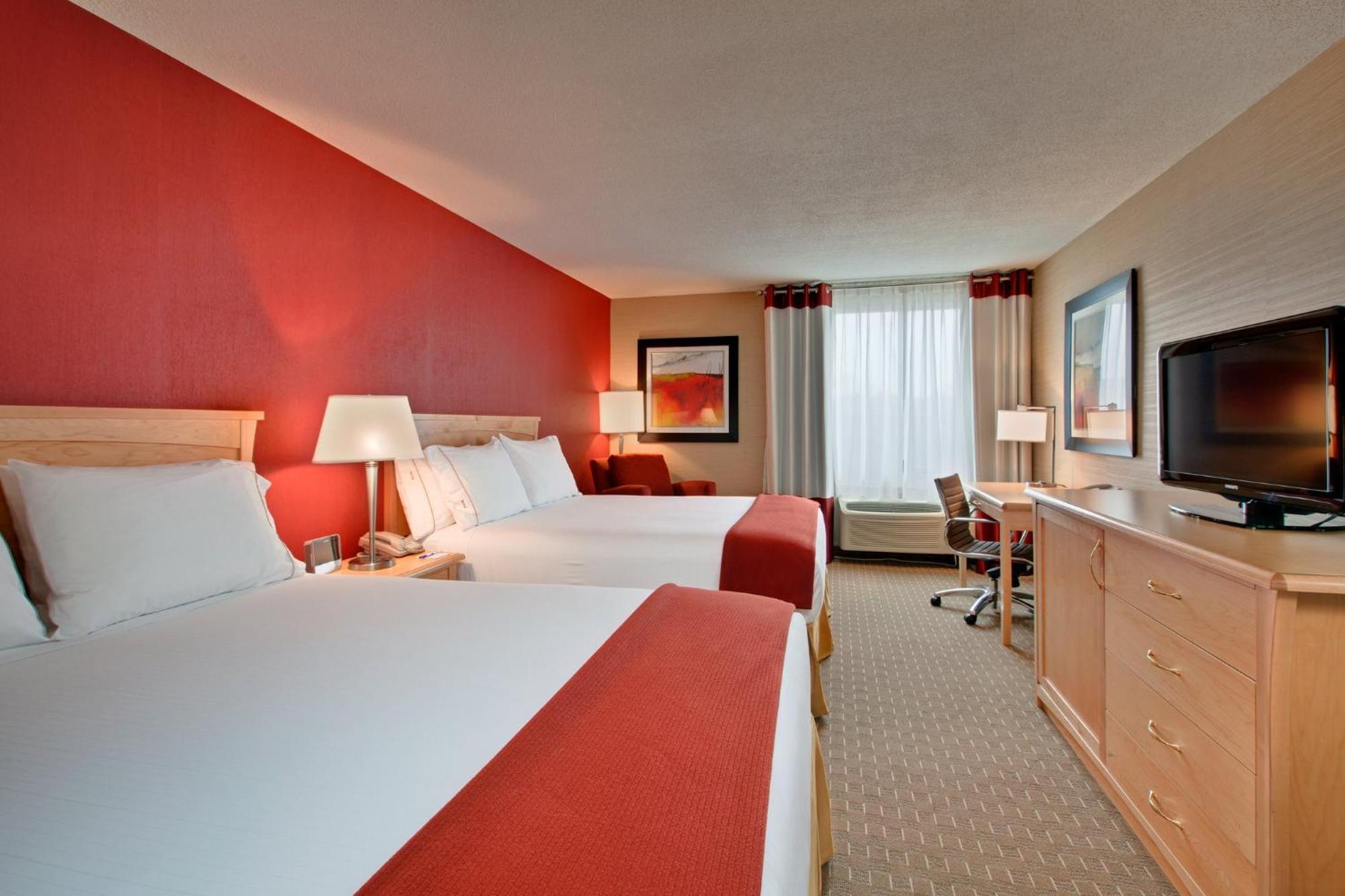 Holiday Inn Express Hotel & Suites Chatham South By Ihg Exterior photo