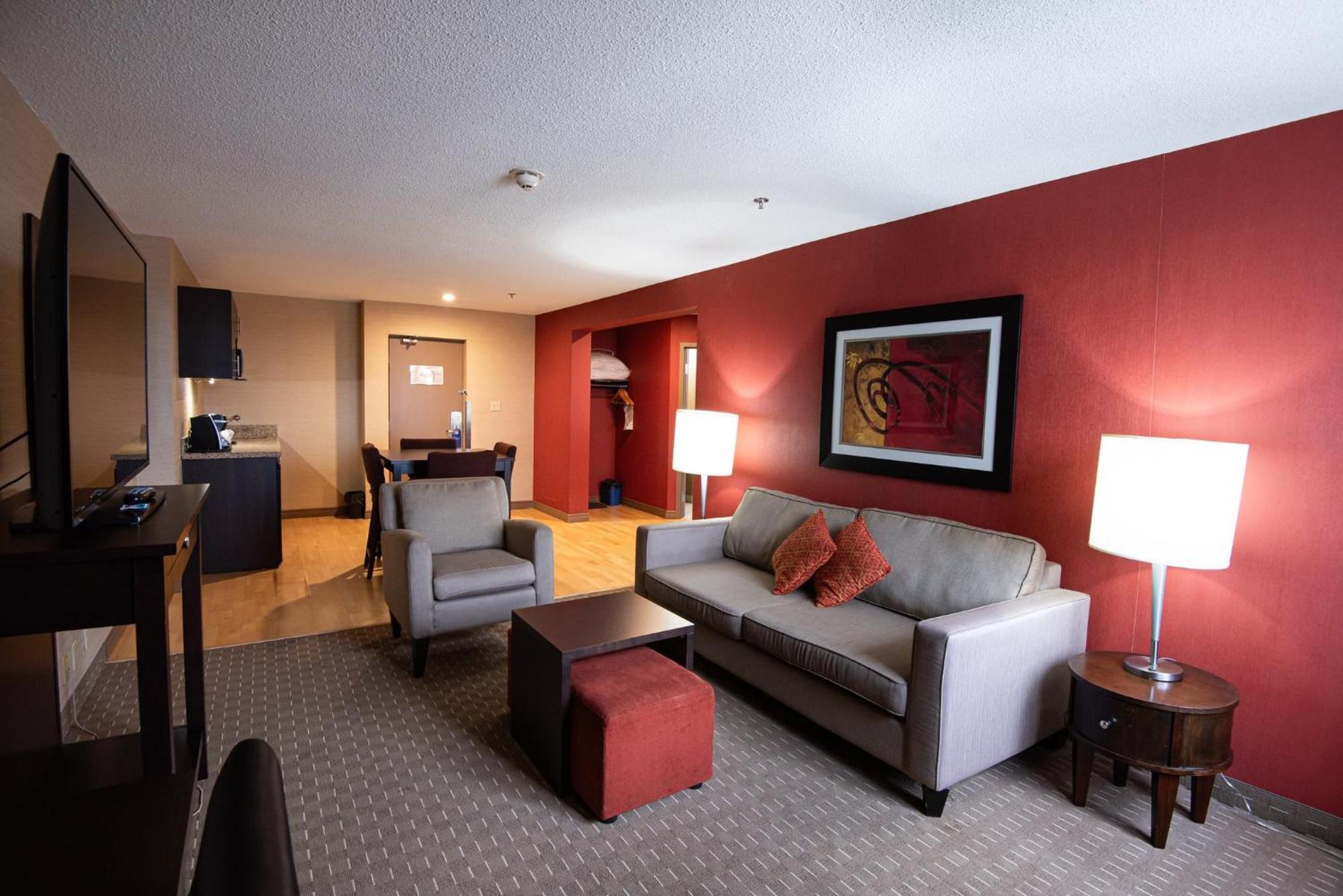 Holiday Inn Express Hotel & Suites Chatham South By Ihg Exterior photo