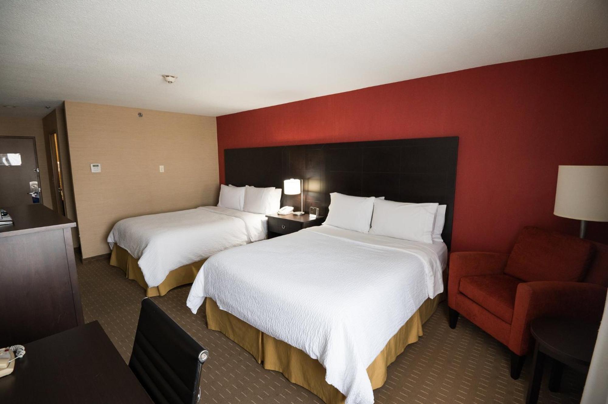 Holiday Inn Express Hotel & Suites Chatham South By Ihg Exterior photo