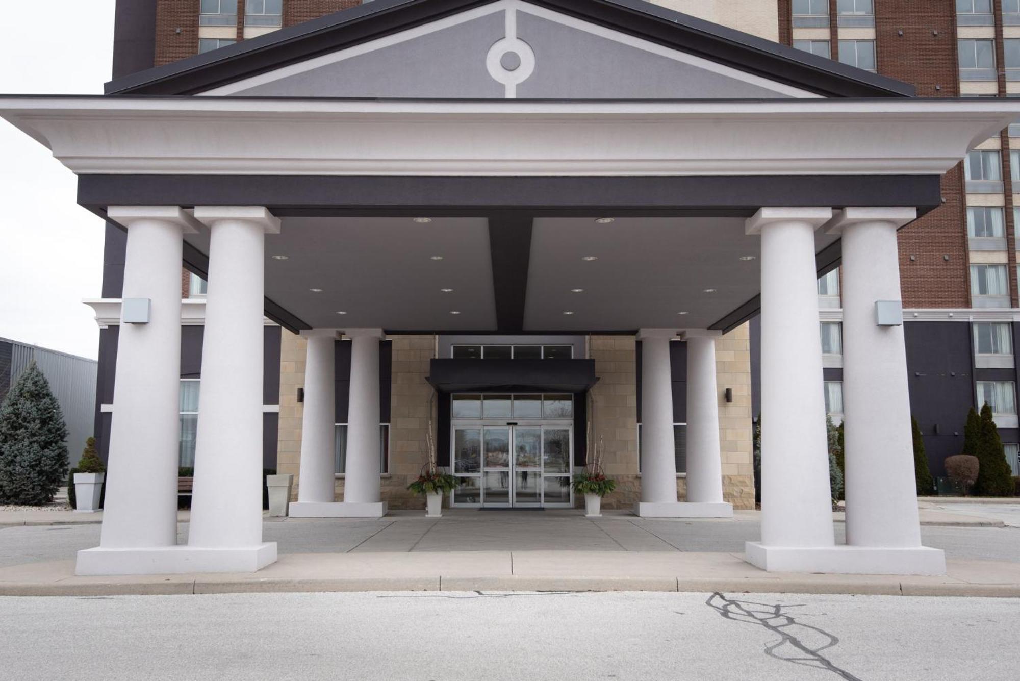 Holiday Inn Express Hotel & Suites Chatham South By Ihg Exterior photo
