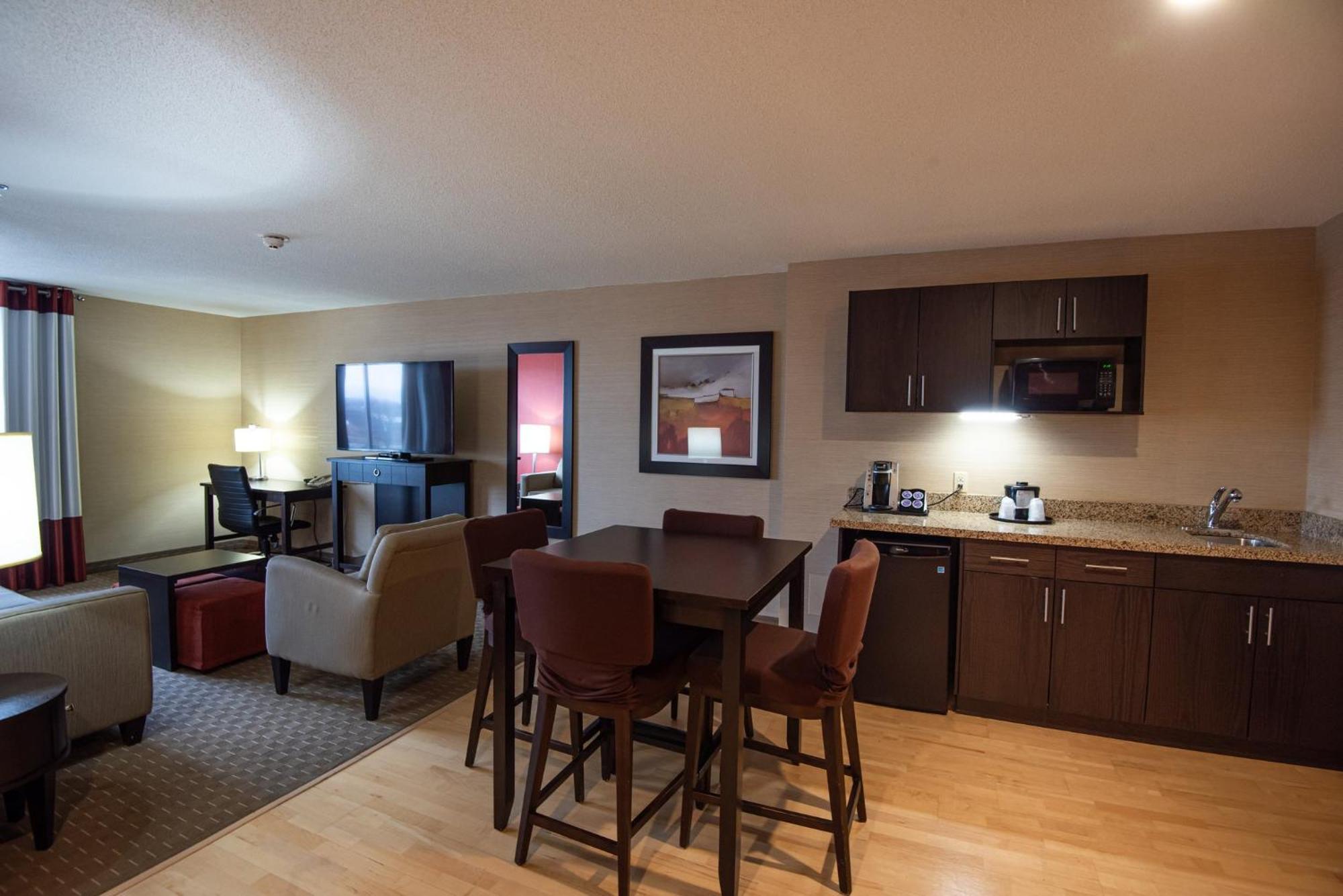 Holiday Inn Express Hotel & Suites Chatham South By Ihg Exterior photo