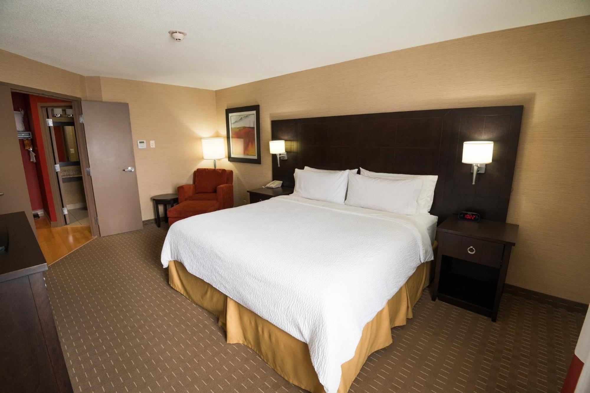 Holiday Inn Express Hotel & Suites Chatham South By Ihg Exterior photo