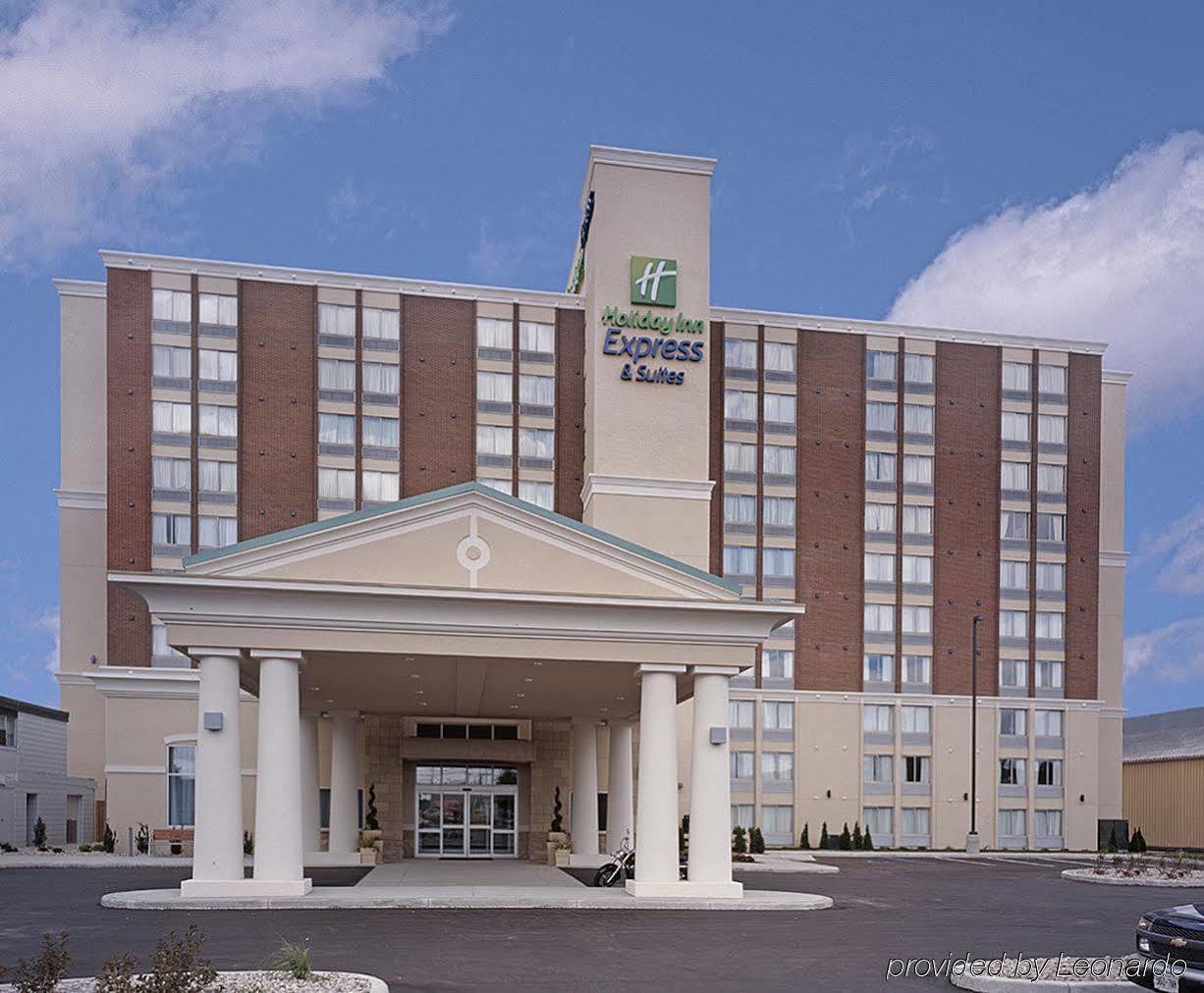 Holiday Inn Express Hotel & Suites Chatham South By Ihg Exterior photo